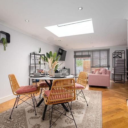 Guestready - Unique Home Near Wimbledon With Gorgeous Deck And Parking 런던 외부 사진