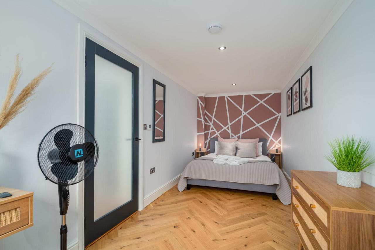 Guestready - Unique Home Near Wimbledon With Gorgeous Deck And Parking 런던 외부 사진