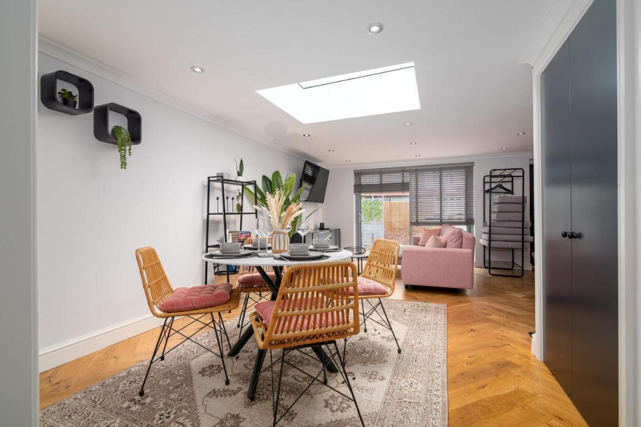 Guestready - Unique Home Near Wimbledon With Gorgeous Deck And Parking 런던 외부 사진