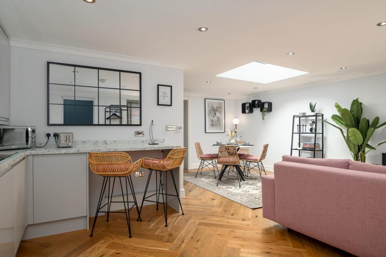 Guestready - Unique Home Near Wimbledon With Gorgeous Deck And Parking 런던 외부 사진