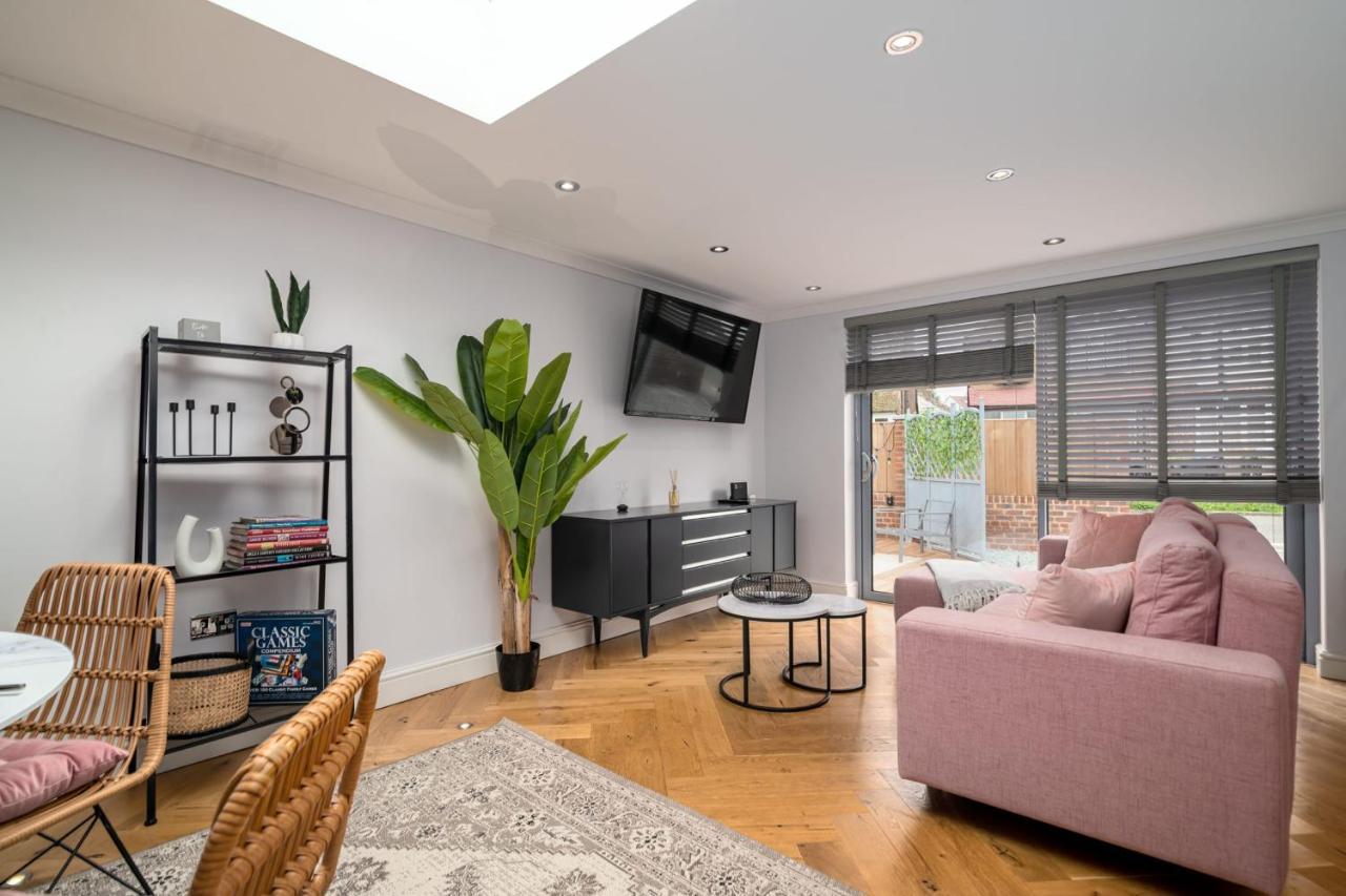 Guestready - Unique Home Near Wimbledon With Gorgeous Deck And Parking 런던 외부 사진