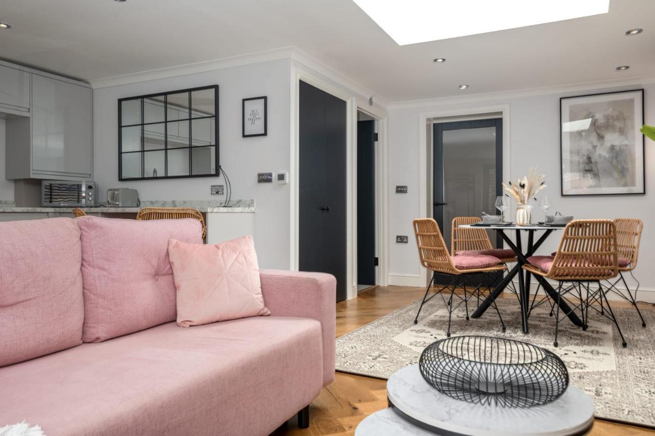Guestready - Unique Home Near Wimbledon With Gorgeous Deck And Parking 런던 외부 사진