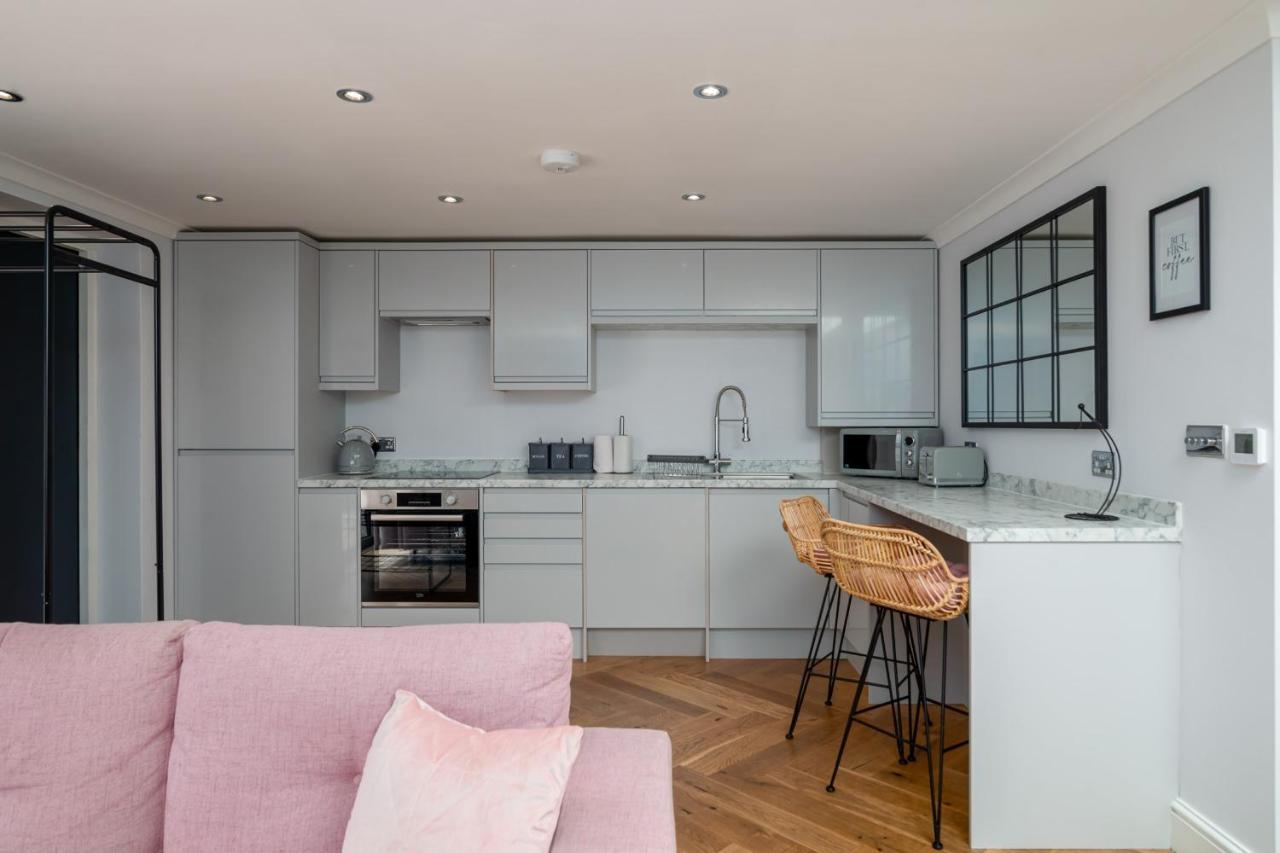 Guestready - Unique Home Near Wimbledon With Gorgeous Deck And Parking 런던 외부 사진