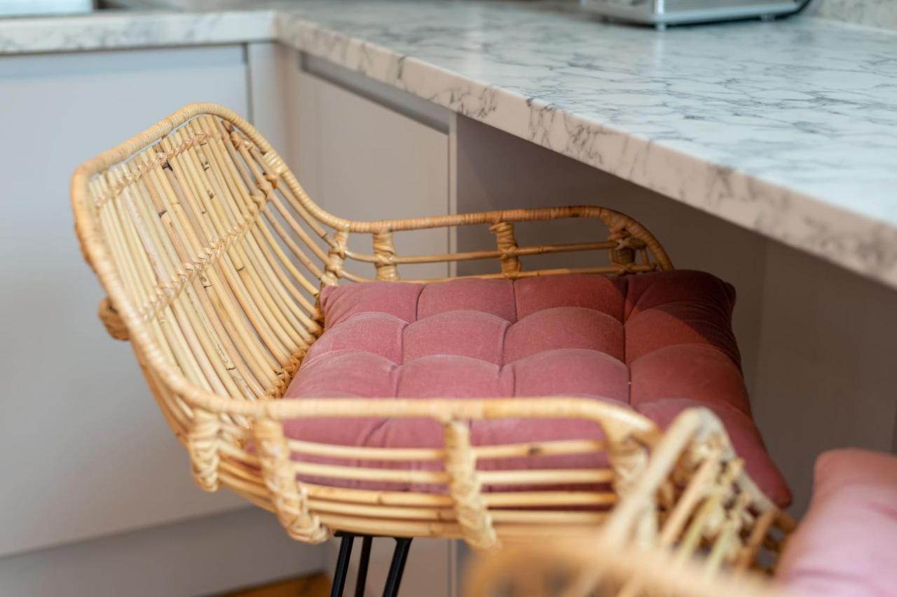 Guestready - Unique Home Near Wimbledon With Gorgeous Deck And Parking 런던 외부 사진