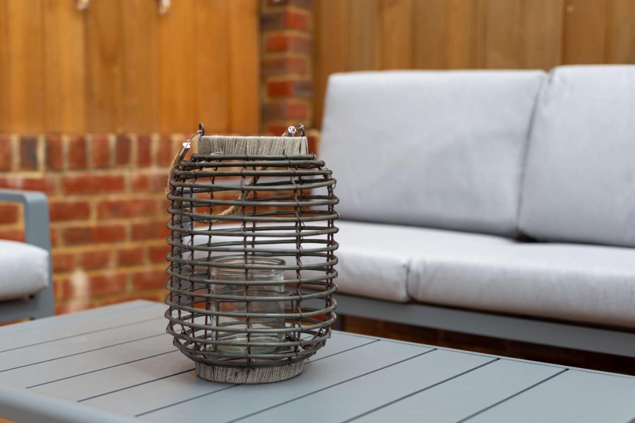 Guestready - Unique Home Near Wimbledon With Gorgeous Deck And Parking 런던 외부 사진
