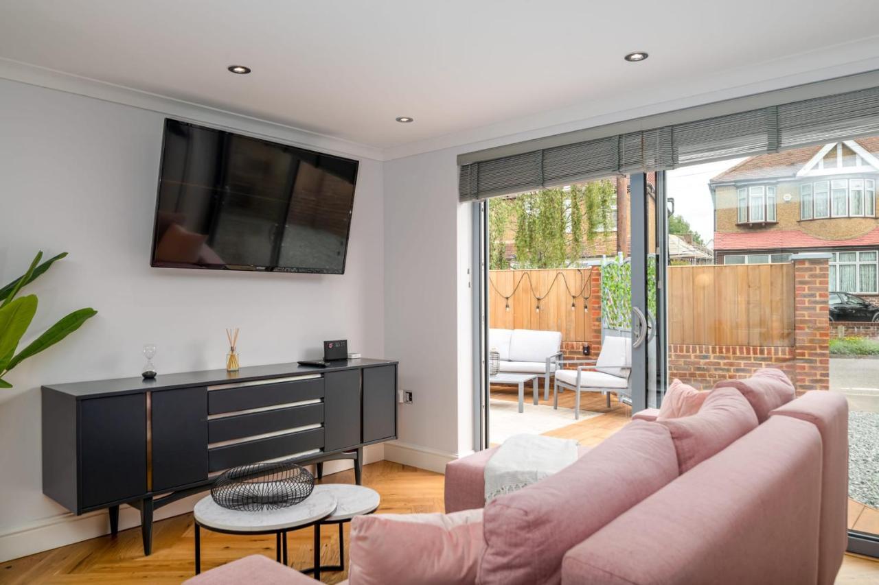 Guestready - Unique Home Near Wimbledon With Gorgeous Deck And Parking 런던 외부 사진