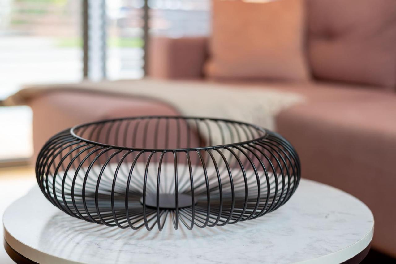 Guestready - Unique Home Near Wimbledon With Gorgeous Deck And Parking 런던 외부 사진
