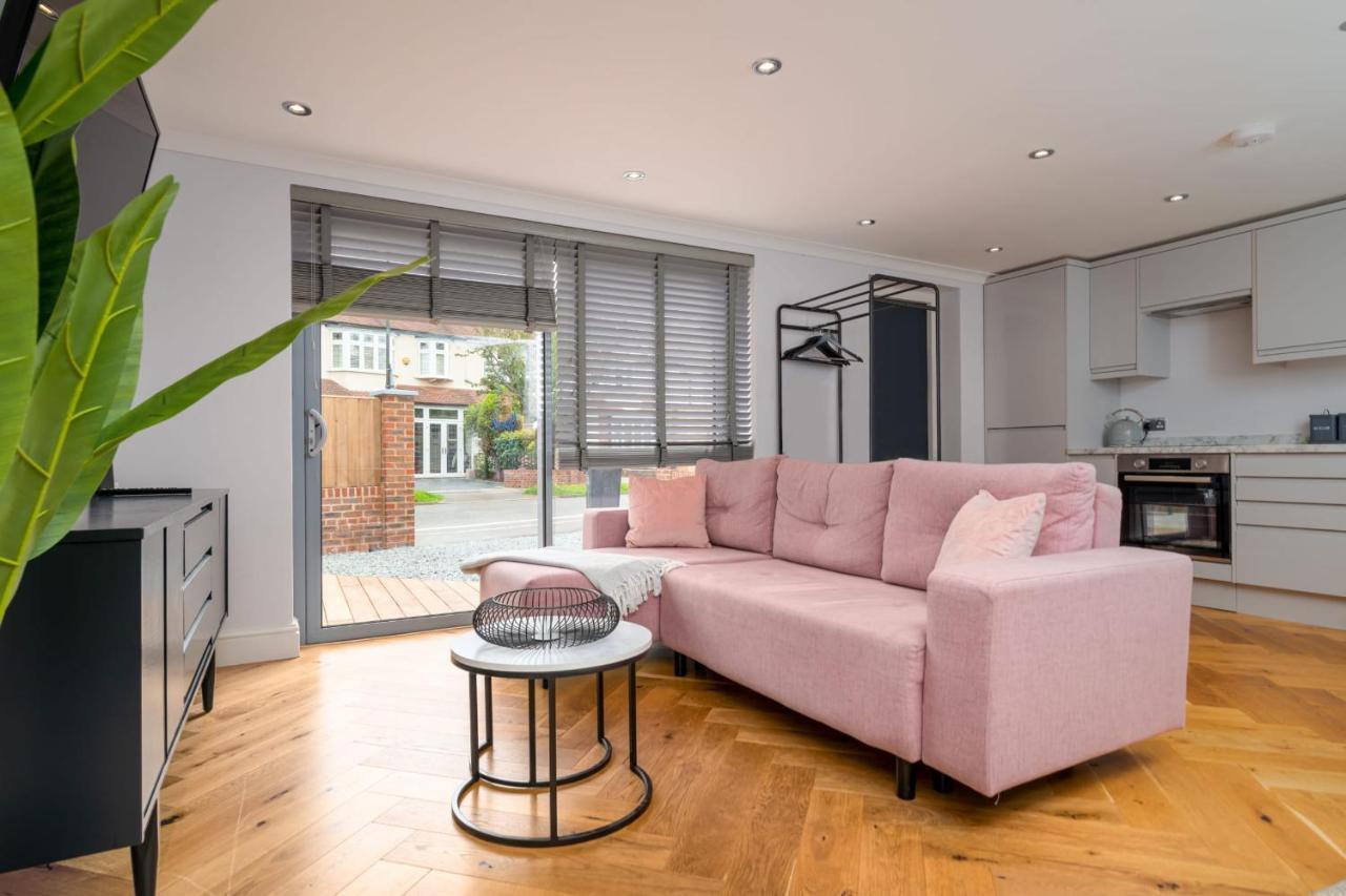 Guestready - Unique Home Near Wimbledon With Gorgeous Deck And Parking 런던 외부 사진