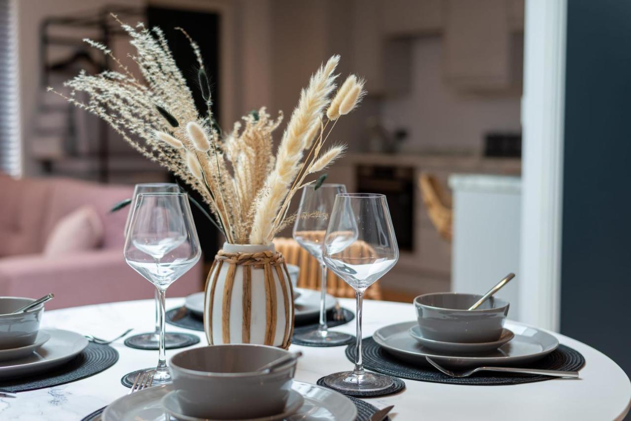 Guestready - Unique Home Near Wimbledon With Gorgeous Deck And Parking 런던 외부 사진