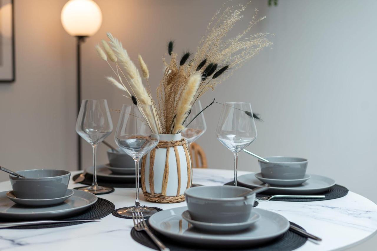 Guestready - Unique Home Near Wimbledon With Gorgeous Deck And Parking 런던 외부 사진